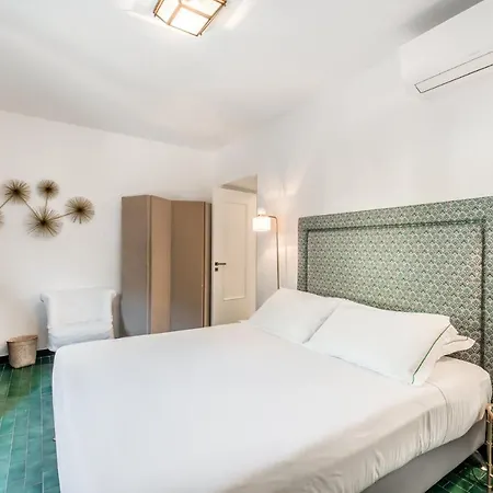 ラ トレッタ 4* マナローラ