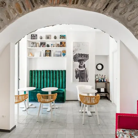 ラ トレッタ ゲストハウス マナローラ